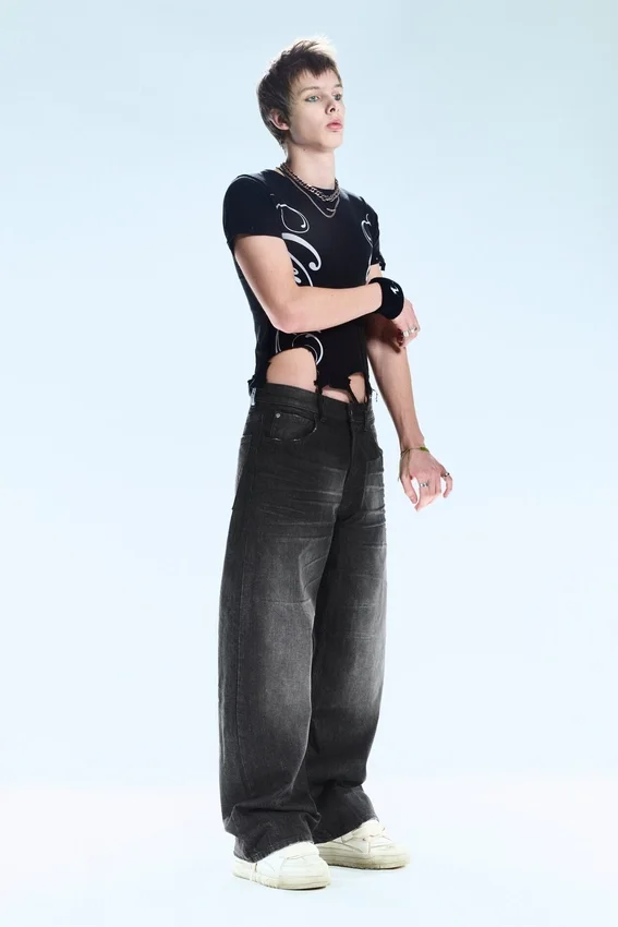 Lockere Straight-Jeans mit normaler Taillenhöhe – Chafe Black | Cheap Monday Gb Lockere Straight-Jeans mit normaler Taillenhöhe – Chafe Black | Cheap Monday Gb