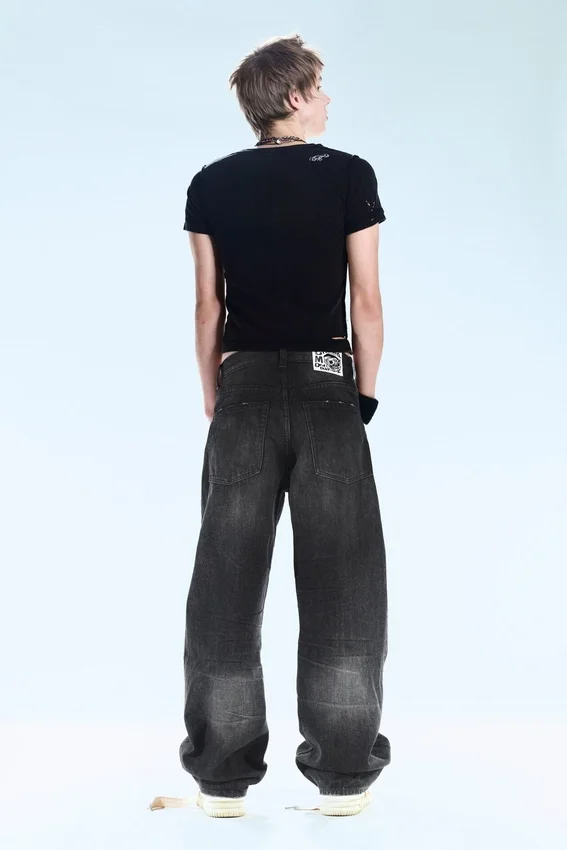 Lockere Straight-Jeans mit normaler Taillenhöhe – Chafe Black | Cheap Monday Gb Lockere Straight-Jeans mit normaler Taillenhöhe – Chafe Black | Cheap Monday Gb