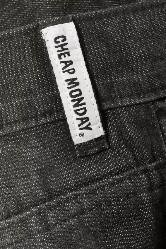 Lockere Straight-Jeans mit normaler Taillenhöhe – Chafe Black | Cheap Monday Gb Lockere Straight-Jeans mit normaler Taillenhöhe – Chafe Black | Cheap Monday Gb