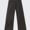Lockere Straight-Jeans mit normaler Taillenhöhe – Extra Black Rinse | Cheap Monday GB Lockere Straight-Jeans mit normaler Taillenhöhe – Extra Black Rinse | Cheap Monday GB