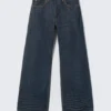 Lockere Straight-Jeans mit normaler Taillenhöhe – Extra Blue Rinse – Mittelblau | Cheap Monday Gb Lockere Straight-Jeans mit normaler Taillenhöhe – Extra Blue Rinse – Mittelblau | Cheap Monday Gb