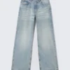 Lockere Straight-Jeans mit normaler Taillenhöhe – Hellblau | Cheap Monday GB Lockere Straight-Jeans mit normaler Taillenhöhe – Hellblau | Cheap Monday GB
