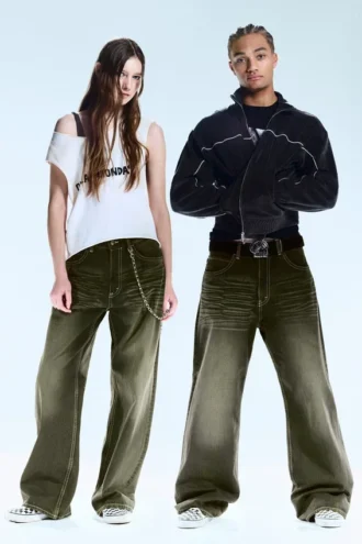 Lockere Straight-Jeans mit normaler Taillenhöhe – Tiefgrün – Khakigrün | Cheap Monday GB