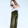 Lockere Straight-Jeans mit normaler Taillenhöhe – Tiefgrün – Khakigrün | Cheap Monday GB Lockere Straight-Jeans mit normaler Taillenhöhe – Tiefgrün – Khakigrün | Cheap Monday GB