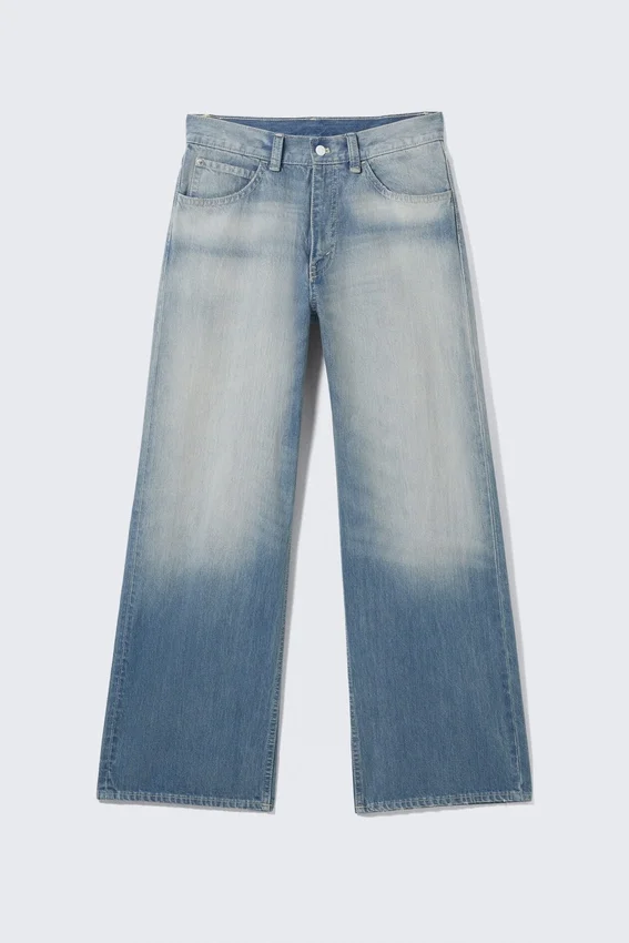 Lockere Straight-Jeans mit normaler Taillenhöhe – Whiped Blue | Cheap Monday GB Lockere Straight-Jeans mit normaler Taillenhöhe – Whiped Blue | Cheap Monday GB