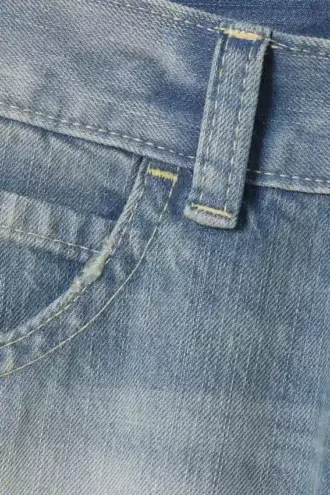 Lockere Straight-Jeans mit normaler Taillenhöhe – Whiped Blue | Cheap Monday GB