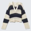 Lockerer Pullover mit offenem Strickmuster – Weiß-dunkelblau gestreift Lockerer Pullover mit offenem Strickmuster – Weiß-dunkelblau gestreift