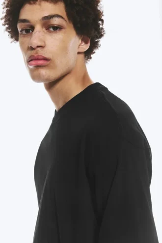 Lockeres, kastenförmiges Langarmshirt – Schwarz