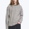 Lockeres, kastenförmiges Langarmshirt – Weiß – Braune Streifen Lockeres, kastenförmiges Langarmshirt – Weiß – Braune Streifen