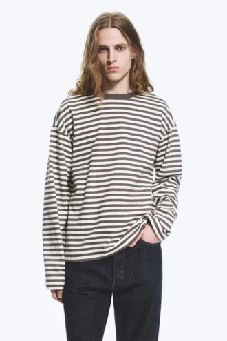 Lockeres, kastenförmiges Langarmshirt – Weiß – Braune Streifen