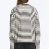 Lockeres, kastenförmiges Langarmshirt – Weiß – Braune Streifen Lockeres, kastenförmiges Langarmshirt – Weiß – Braune Streifen
