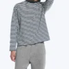 Lockeres, kastenförmiges Langarmshirt – Weiß- und Marineblau-Streifen Lockeres, kastenförmiges Langarmshirt – Weiß- und Marineblau-Streifen
