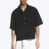 Lockeres, kurzärmeliges Resort-Shirt – Schwarz Lockeres, kurzärmeliges Resort-Shirt – Schwarz