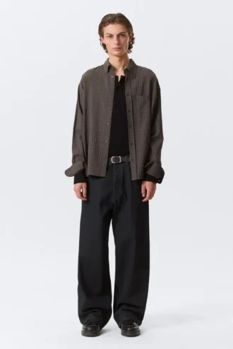 Lockeres, strukturiertes Button-Down-Hemd – Dunkelbraun kariert