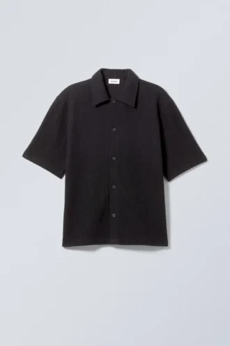 Lockeres, strukturiertes Kurzarm-Short – Schwarz