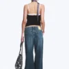 Loosy Lucie Low-Rise-Jeans mit normaler Passform und ausgestelltem Bein – Tide Blue – Mittelblau | Cheap Monday GB