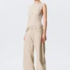 Lose Ballonhose mit niedriger Leibhöhe und Nieten – Beige Lose Ballonhose mit niedriger Leibhöhe und Nieten – Beige