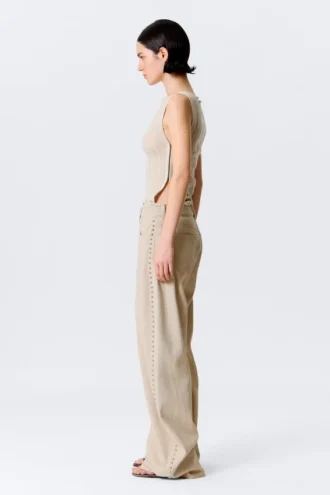 Lose Ballonhose mit niedriger Leibhöhe und Nieten – Beige