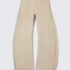 Lose Ballonhose mit niedriger Leibhöhe und Nieten – Beige Lose Ballonhose mit niedriger Leibhöhe und Nieten – Beige
