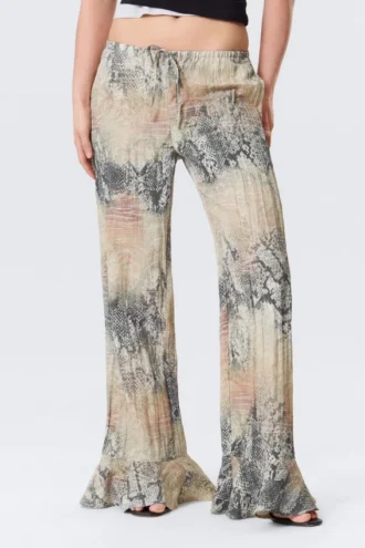 Lose Hose mit Volants und mittlerer Leibhöhe – Beige – Schlangenhautmuster
