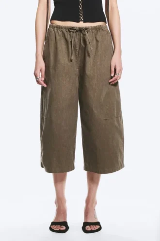 Lose, kurz geschnittene Hose mit niedriger Leibhöhe – Dark Mole