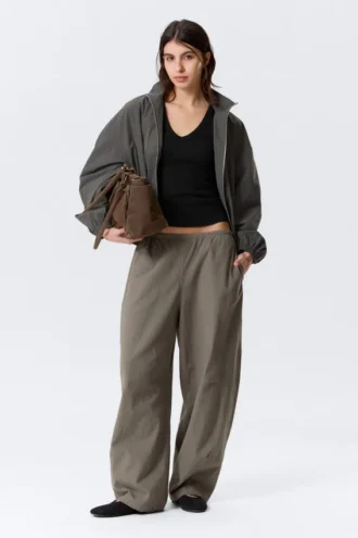 Lose Pull-On-Hose mit niedriger Leibhöhe – Grau