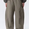 Lose Pull-On-Hose mit niedriger Leibhöhe – Grau Lose Pull-On-Hose mit niedriger Leibhöhe – Grau