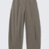 Lose Pull-On-Hose mit niedriger Leibhöhe – Grau Lose Pull-On-Hose mit niedriger Leibhöhe – Grau