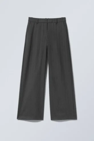 Lose sitzende Anzughose mit niedriger Taille – gestreift, dunkelgrau