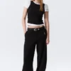 Lose sitzende Anzughose mit niedriger Taille – Schwarz Lose sitzende Anzughose mit niedriger Taille – Schwarz