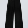 Lose sitzende Anzughose mit niedriger Taille – Schwarz Lose sitzende Anzughose mit niedriger Taille – Schwarz