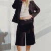Lose sitzende Anzugshorts mit Falten und niedriger Leibhöhe – Schwarz Lose sitzende Anzugshorts mit Falten und niedriger Leibhöhe – Schwarz