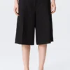 Lose sitzende Anzugshorts mit Falten und niedriger Leibhöhe – Schwarz Lose sitzende Anzugshorts mit Falten und niedriger Leibhöhe – Schwarz