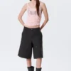 Lose sitzende Carpenter-Shorts mit niedriger Leibhöhe – Schwarz Lose sitzende Carpenter-Shorts mit niedriger Leibhöhe – Schwarz