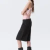 Lose sitzende Carpenter-Shorts mit niedriger Leibhöhe – Schwarz Lose sitzende Carpenter-Shorts mit niedriger Leibhöhe – Schwarz