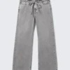 Lose sitzende Twill-Hose mit niedriger Taille – staubgrau überfärbt Lose sitzende Twill-Hose mit niedriger Taille – staubgrau überfärbt