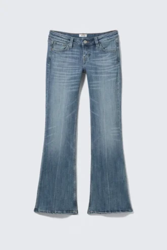 Low-Rise-Jeans mit schmaler Passform und ausgestelltem Bein – Radio Blue – Mittelblau