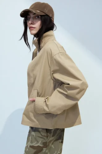 Lässige Baumwolljacke mit Trichterkragen – Beige