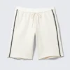 Lässige Bermudashorts aus Frottee mit niedriger Leibhöhe – Weiß – Schwarze Streifen Lässige Bermudashorts aus Frottee mit niedriger Leibhöhe – Weiß – Schwarze Streifen