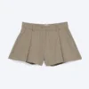 Lässige Mini-Anzugshorts mit Falten – beige mit Nadelstreifen Lässige Mini-Anzugshorts mit Falten – beige mit Nadelstreifen