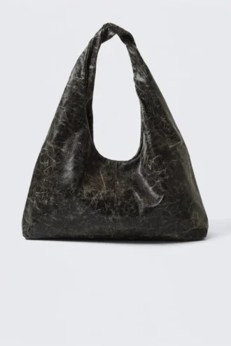 Lässige Schultertasche aus Kunstleder – Cracked Black
