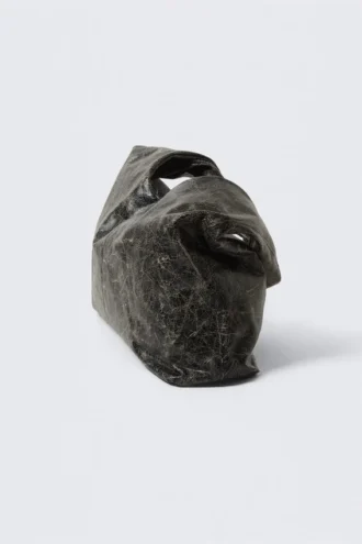 Lässige Schultertasche aus Kunstleder – Cracked Black