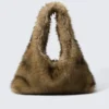 Lässige Umhängetasche aus Kunstfell – Beige Lässige Umhängetasche aus Kunstfell – Beige