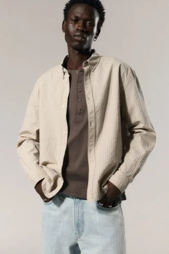 Lässiges gestreiftes Hemd mit Knopfleiste – gestreift, beige