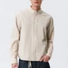 Lässiges gestreiftes Hemd mit Knopfleiste – gestreift, beige Lässiges gestreiftes Hemd mit Knopfleiste – gestreift, beige