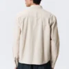 Lässiges gestreiftes Hemd mit Knopfleiste – gestreift, beige Lässiges gestreiftes Hemd mit Knopfleiste – gestreift, beige