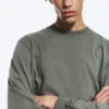 Lässiges Langarmshirt – Staubiges Khaki-Grün Lässiges Langarmshirt – Staubiges Khaki-Grün