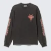Lässiges, mit Print versehenes Langarmshirt – gewaschenes Grau – roter Aufdruck Lässiges, mit Print versehenes Langarmshirt – gewaschenes Grau – roter Aufdruck
