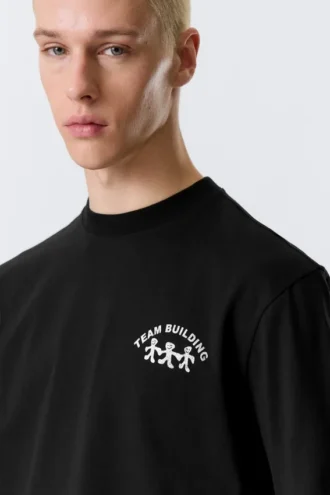 Lässiges T-Shirt mit Print – Schwarz – Teambuilding