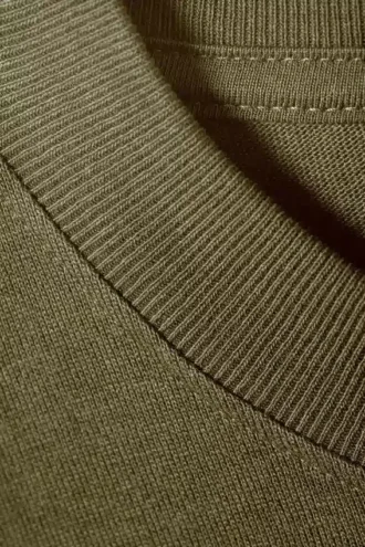 Lässiges T-Shirt mit Rundhalsausschnitt – Dunkelgrün